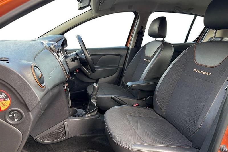 Begagnad Dacia Sandero Stepway 90 HK (66 kW) 2017 Orange Halvkombi