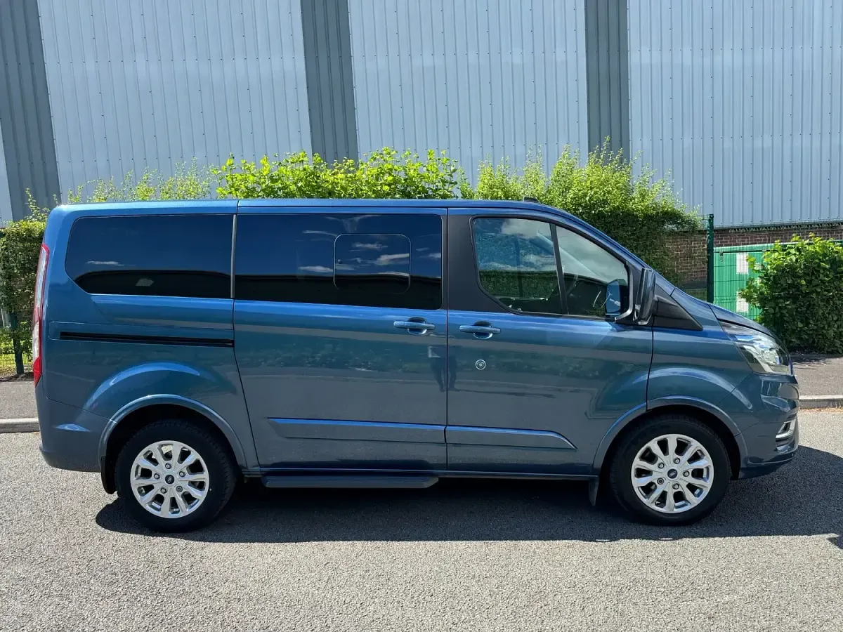 Used Ford Tourneo Titanium 130 HP (95 kW) 2021 Blue MPV