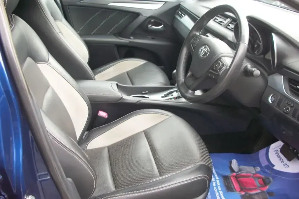 Used Toyota Avensis Business Edition 2016 Blue Sedan