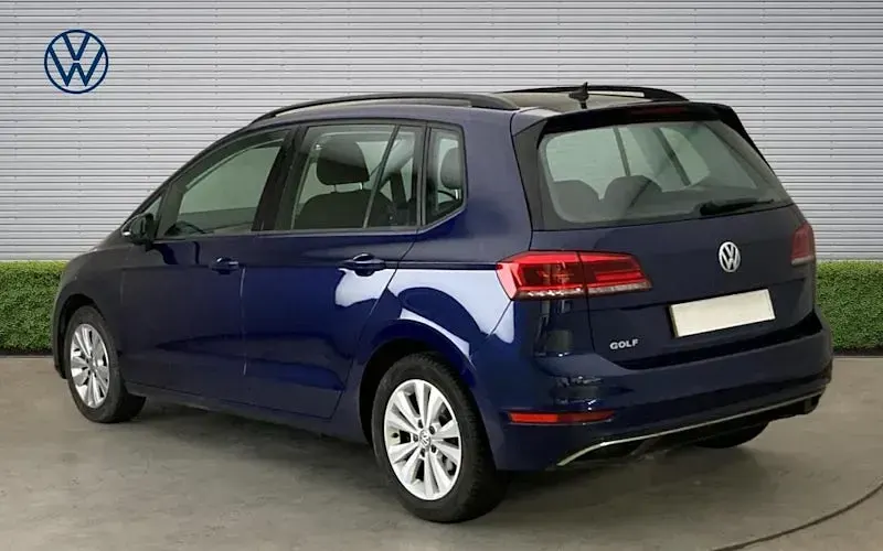 Used VW Golf VII SE 131 HP (96 kW) 2019 Hatchback