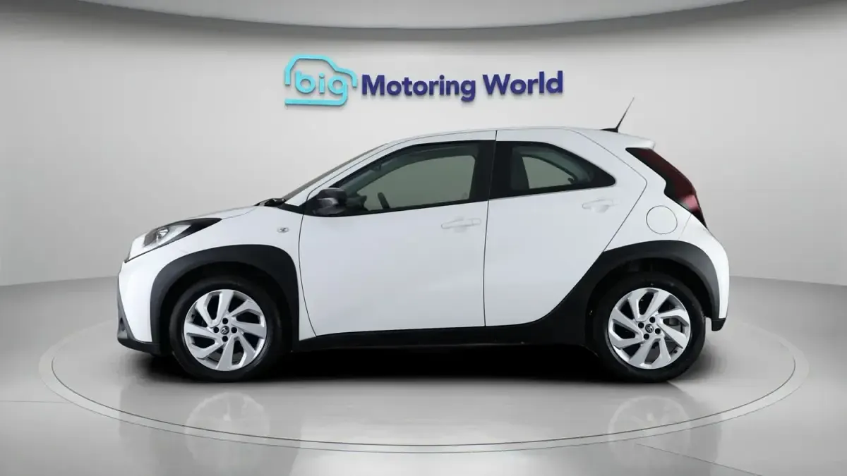 Usado Toyota Aygo X PURE 72 HP (52 kW) 2022 Branco SUV