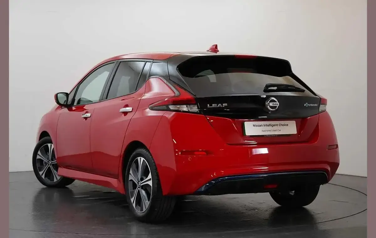 Used Nissan Leaf N-Connecta 108 kW (147 HP) 2021 Red Hatchback
