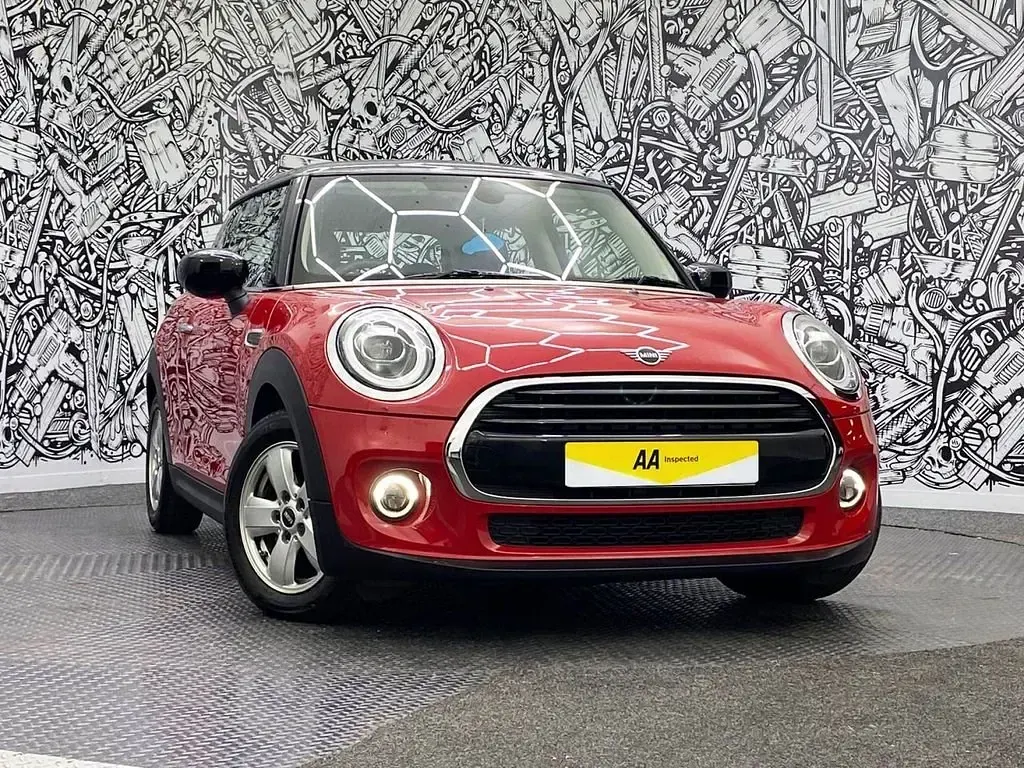 Usado Mini Cooper Classic 136 CV (100 kW) 2020 Rojo Utilitario