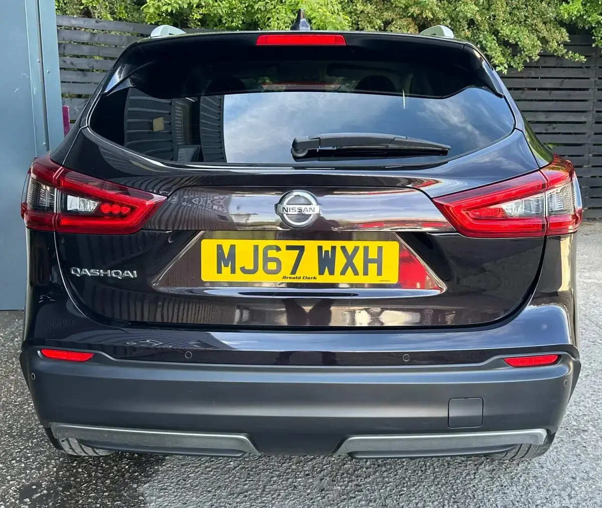 Used Nissan Qashqai N-Connecta 110 HP (80 kW) 2017 Black SUV