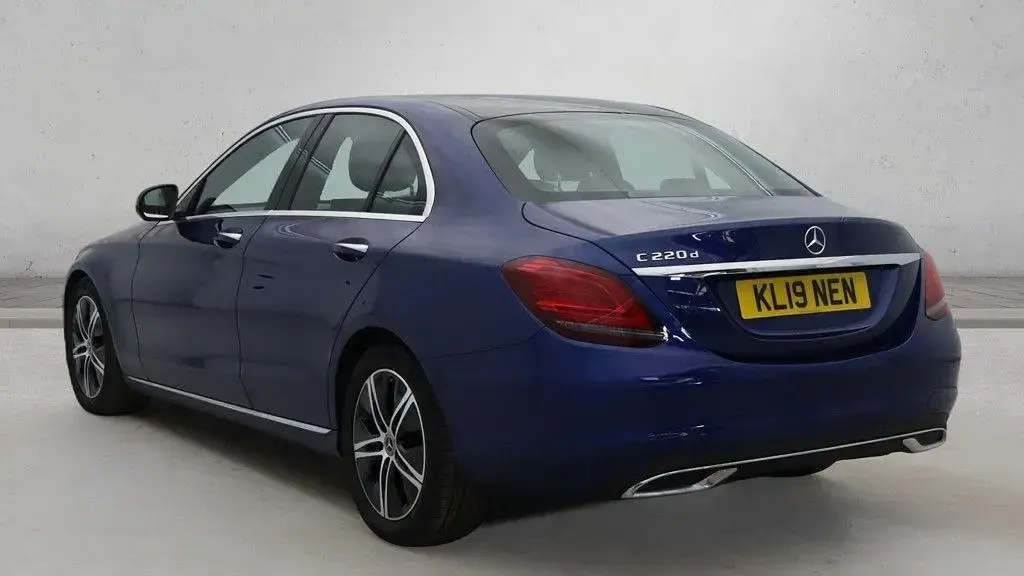 Używany Mercedes C220 Premium Plus 194 KM (142 kW) 2019 Niebieski Sedan/Limuzyna