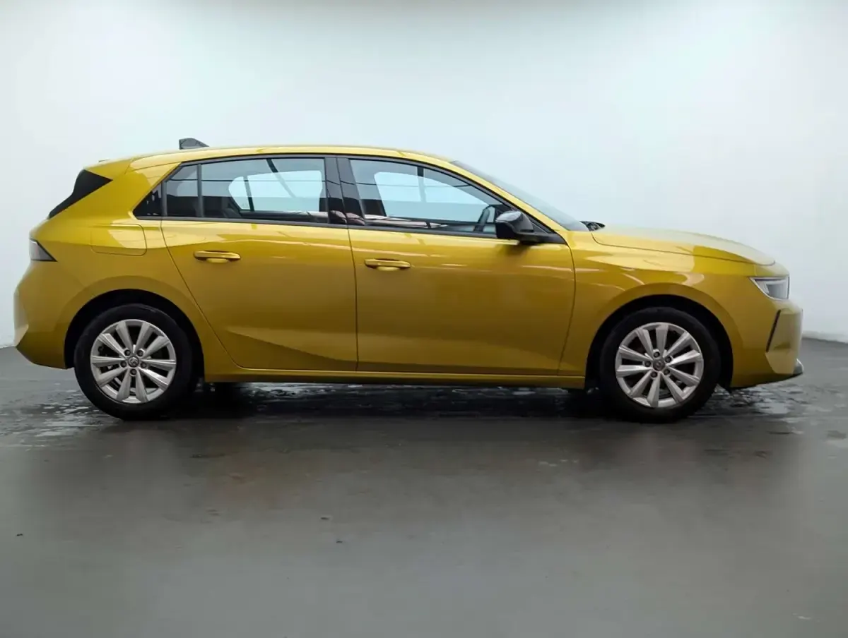 Gebraucht Vauxhall Astra Design Edition 130 PS (95 kW) 2022 Gelb Kleinwagen