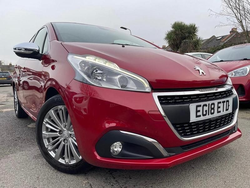 Used Peugeot 208 Allure 110 HP (80 kW) 2018 Red Hatchback