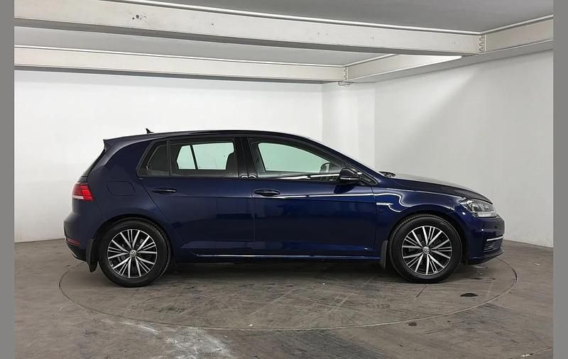 Used VW Golf VII SE 130 HP (95 kW) 2018 Blue Hatchback