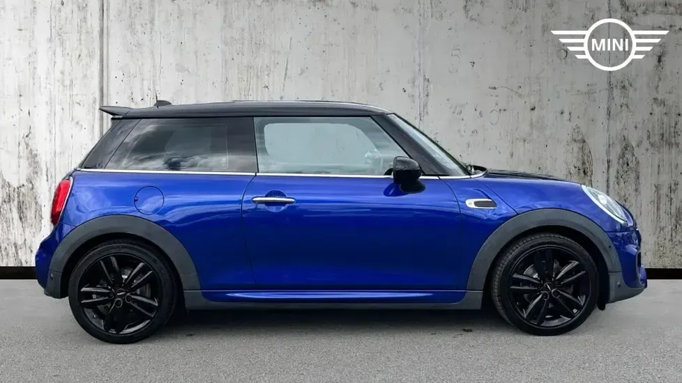 Used Mini Cooper Hatch 134 HP (98 kW) 2019 Blue Hatchback