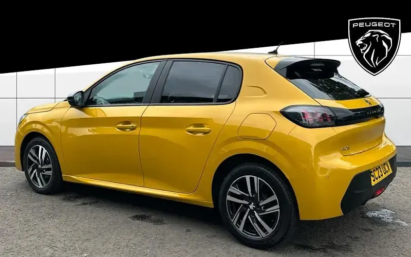 Used Peugeot 208 Active+ 75 HP (55 kW) 2023 Yellow Hatchback