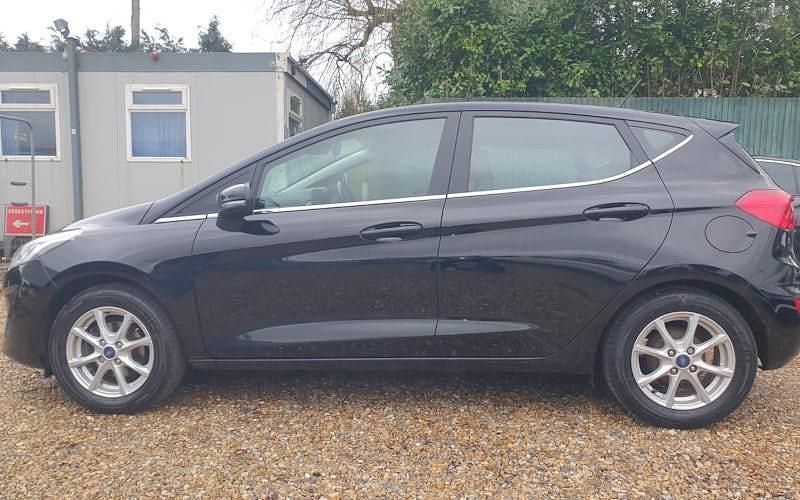 Used Ford Fiesta Zetec 86 HP (63 kW) 2018 Black Hatchback