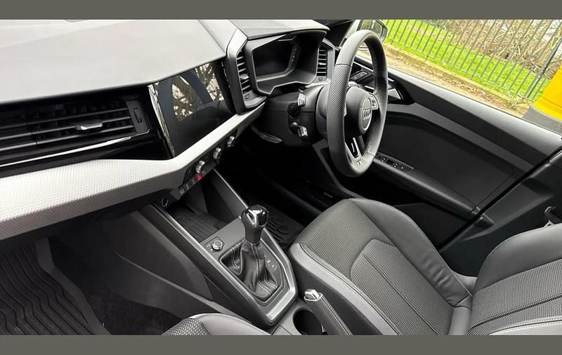 Usado Audi A1 S-Line 147 HP (108 kW) 2026 Prateado SUV
