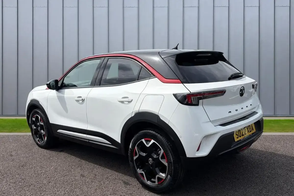 Used Vauxhall Mokka SRi 128 HP (94 kW) 2022 White SUV