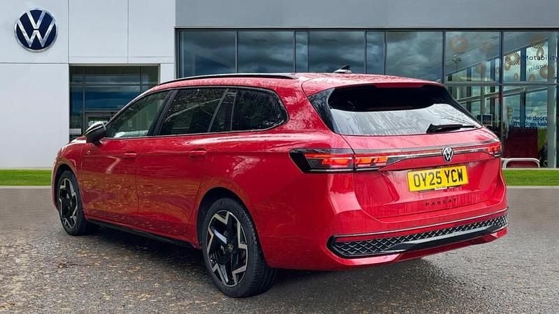 Used VW Passat R-line 272 HP (200 kW) 2025 Chilli red metallic  Estate
