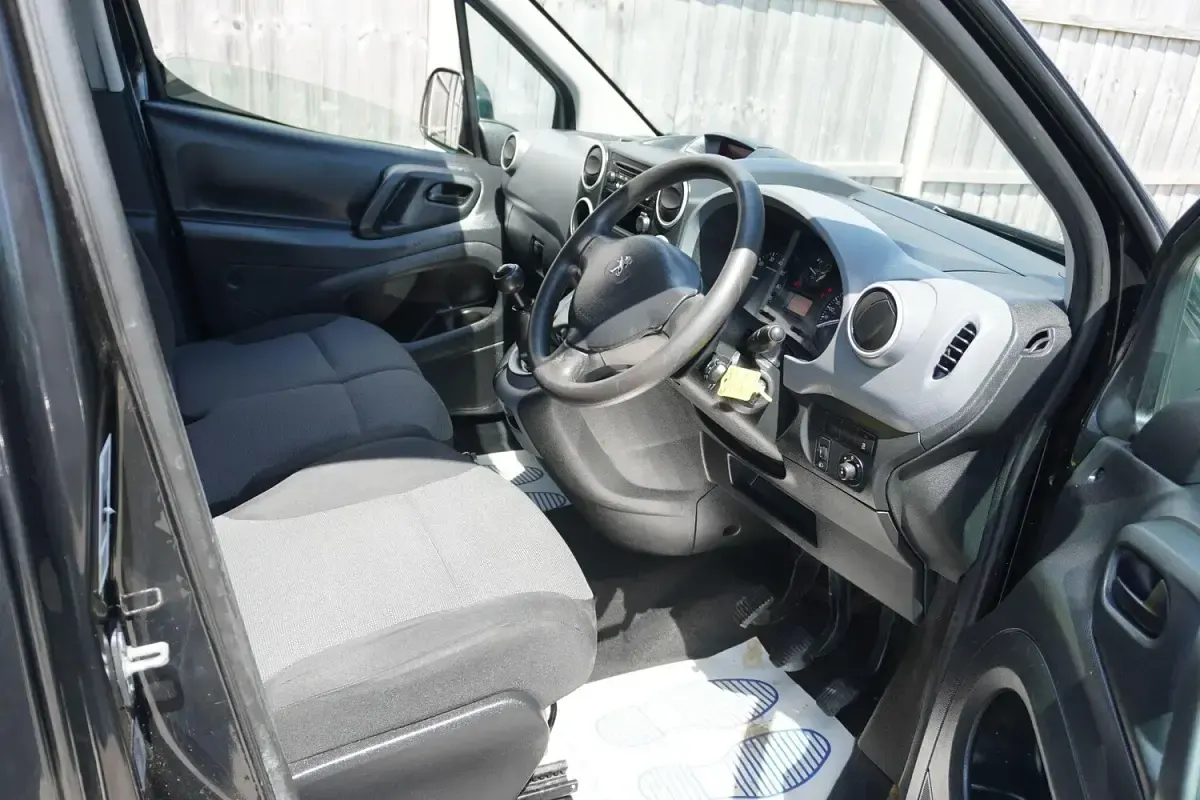 Used Peugeot Partner 2018 Black