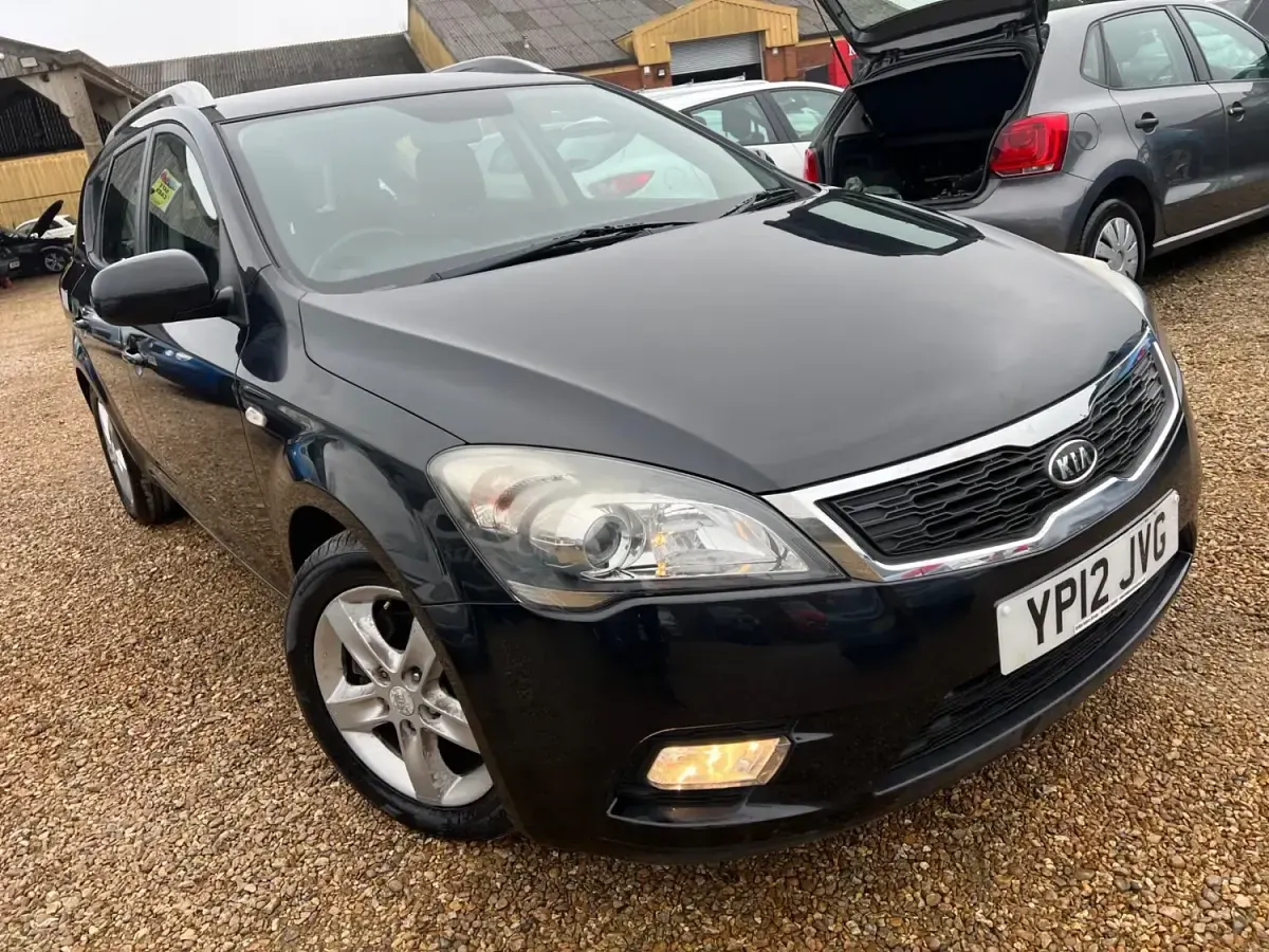 Used Kia Ceed 113 HP (83 kW) 2012 Black Hatchback
