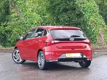 Używany Hyundai i20 Premium 100 KM (73 kW) 2023 Czerwony Hatchback