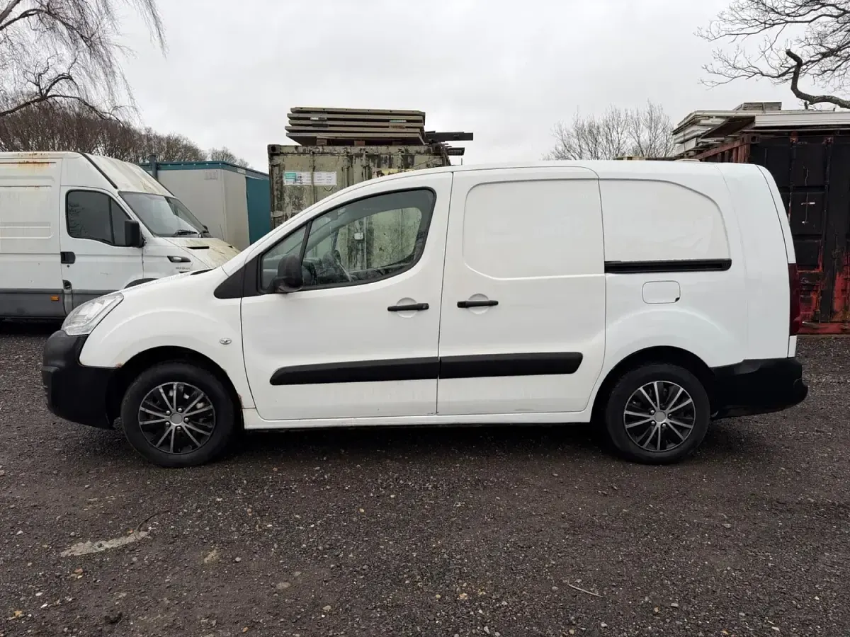 Used Peugeot Partner S 2018 White