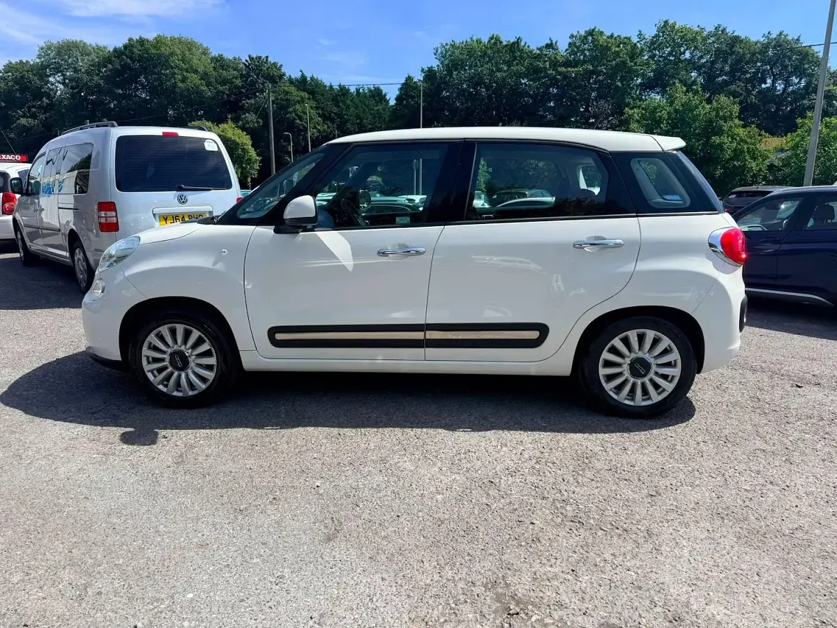 Used Fiat 500L Pop Star 95 HP (69 kW) 2015 White MPV