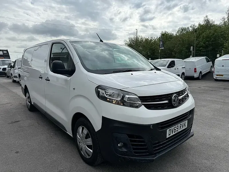 Used Vauxhall Vivaro 100 HP (73 kW) 2019 White MPV