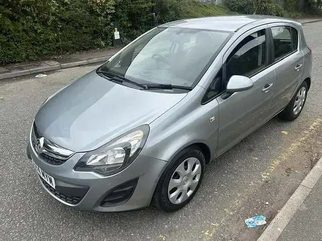 Used Vauxhall Corsa Design Edition 100 HP (73 kW) 2014 Silver Hatchback