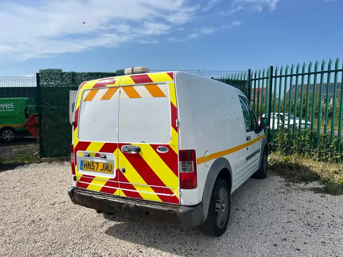 Used Ford Transit Connect 75 HP (55 kW) 2007 White MPV