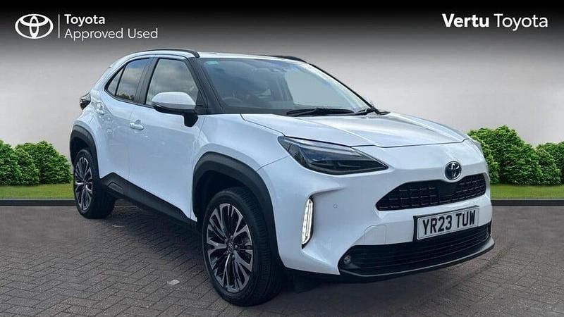 Used 2023 Toyota Yaris Hybrid Estate | £22,548 (Fair price) - Image 1/3