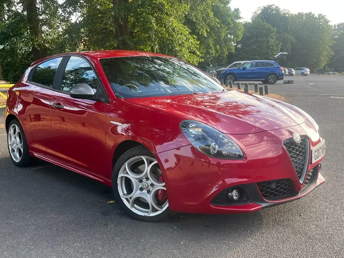 Used Alfa Romeo Giulietta Edizione Speciale 170 HP (125 kW) 2017 Red Hatchback