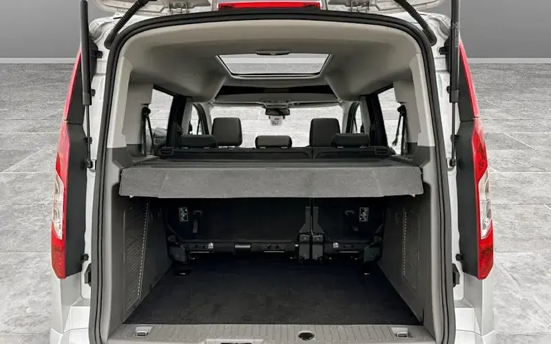 Used Ford Tourneo Connect Titanium 120 HP (88 kW) 2021 Silver MPV
