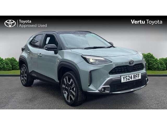 Green Used 2024 Toyota Yaris Hybrid Edition SUV | £26,694 (Expensive) - Image 1/4