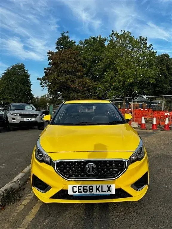 Used MG MG3 Exclusive 106 HP (77 kW) 2018 Yellow Hatchback