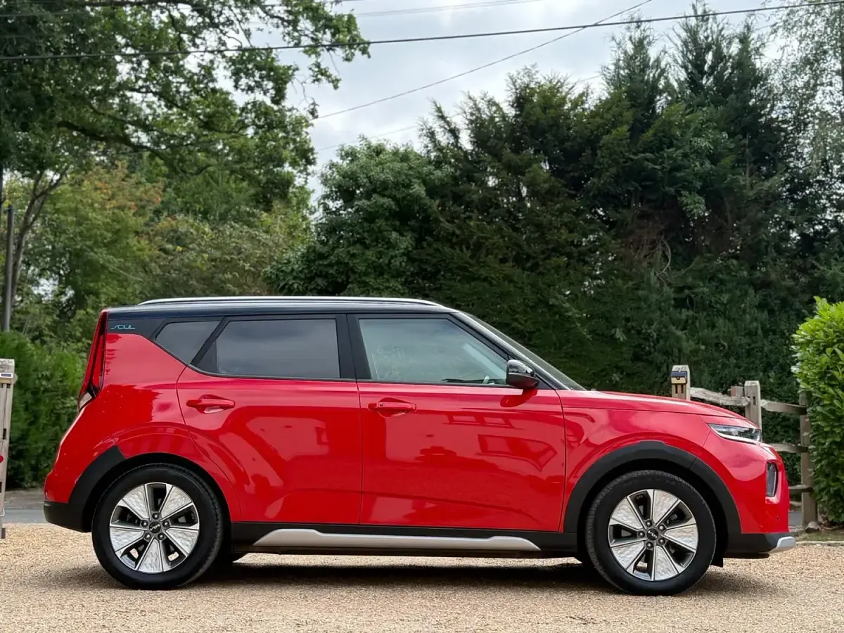 Used Kia Soul EV 150 kW (204 HP) 2022 Inferno red SUV