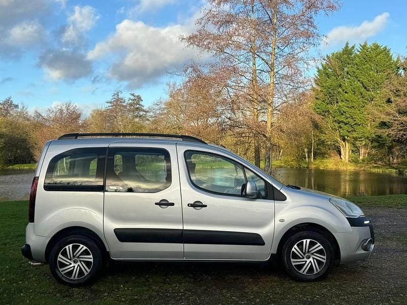 Usado Citroën Berlingo XTR 90 HP (66 kW) 2013 Prateado Monovolume