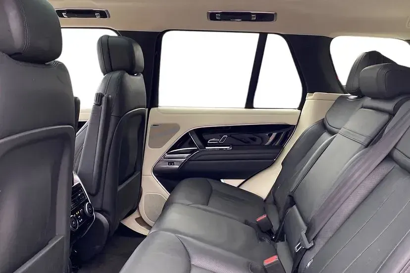 Used Land Rover Range Rover SE 350 HP (257 kW) 2024 Santorini black SUV