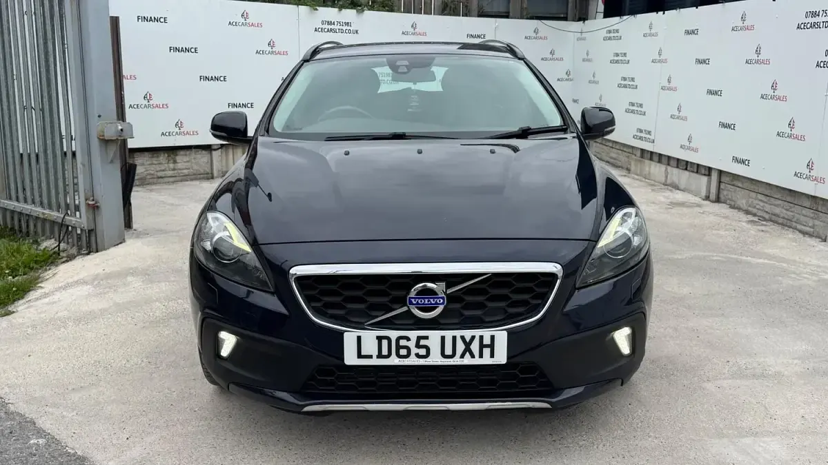 Used Volvo V40 2015 Blue Hatchback
