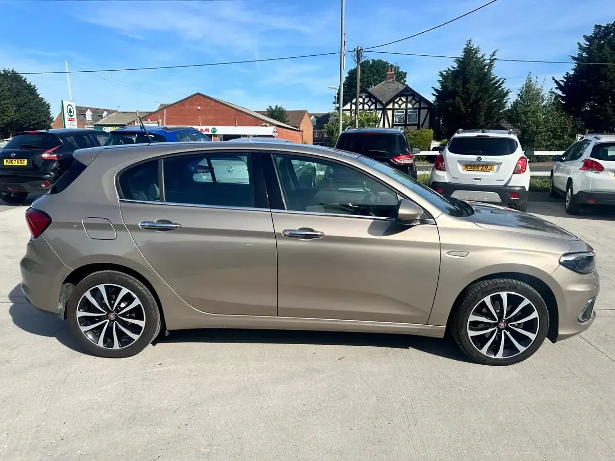 Used Fiat Tipo Lounge 120 HP (88 kW) 2017 Grey Hatchback