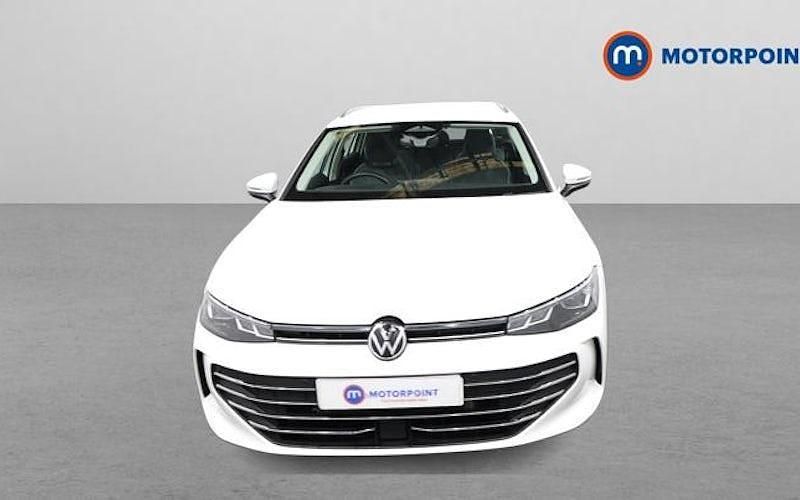 Used VW Passat Life 204 HP (150 kW) 2025 White Estate
