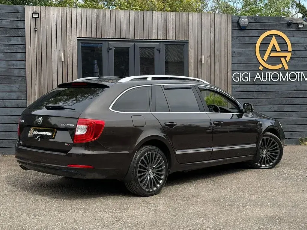 Used Skoda Superb LAURIN & KLEMENT 170 HP (125 kW) 2014 Brown Estate