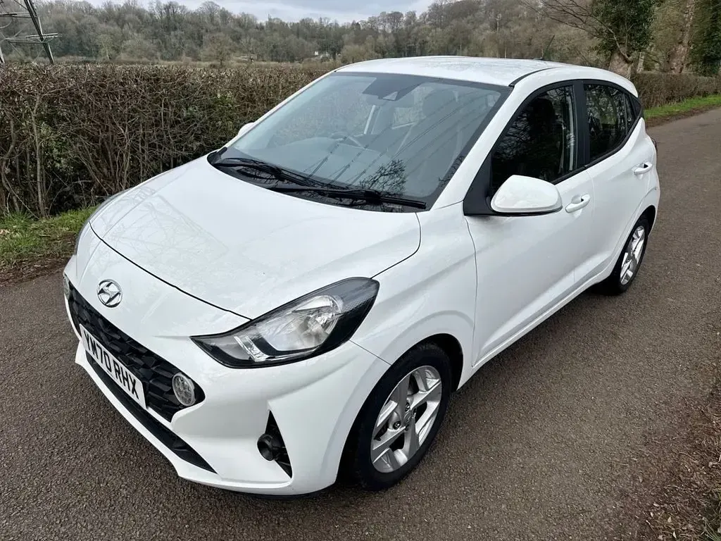 Used Hyundai i10 SE 67 HP (49 kW) 2020 White Hatchback