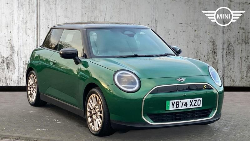 Green Used 2024 Mini Cooper SE Hatch Hatchback | £29,799 - Image 1/4