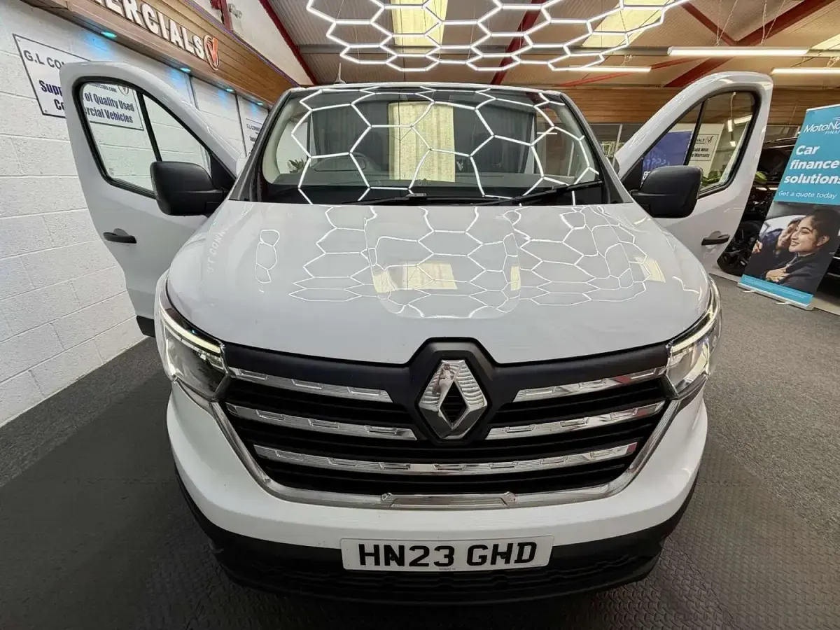 Used Renault Trafic Business 130 HP (95 kW) 2023 White MPV