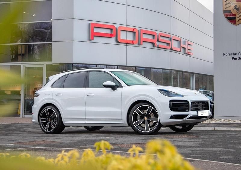 White Used 2023 Porsche Cayenne S Platinum Edition SUV | £72,900 (Super price) - Image 1/4