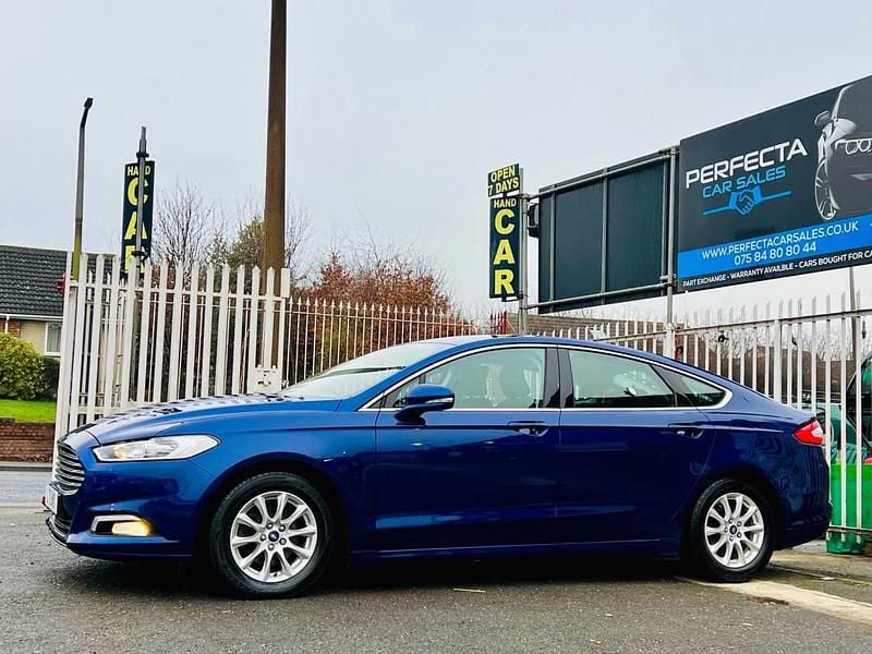 Used Ford Mondeo Zetec 2015 Blue Hatchback
