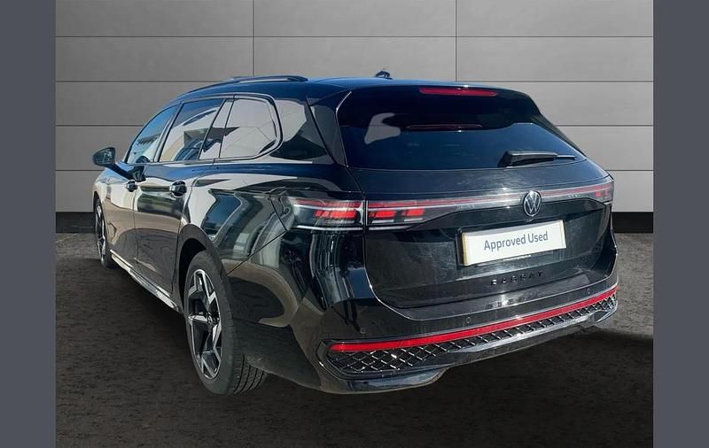 Used VW Passat R-line 147 HP (108 kW) 2024 Black Estate