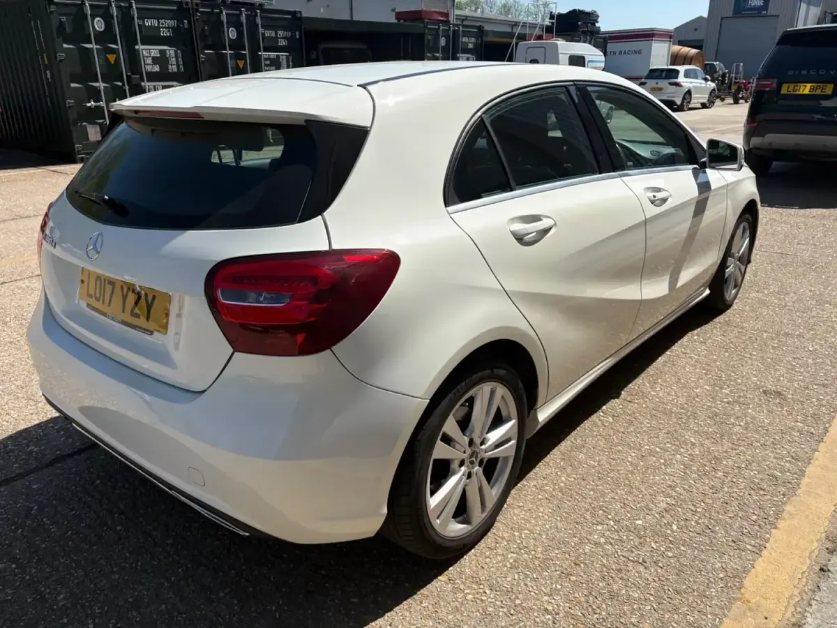 Usado Mercedes A180 2017 Branco Citadino