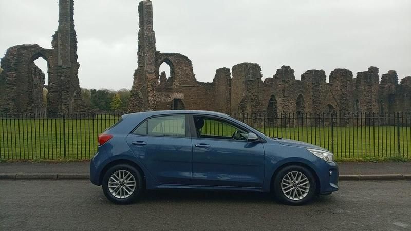 Używany Kia Rio 76 KM (55 kW) 2018 Niebieski Hatchback