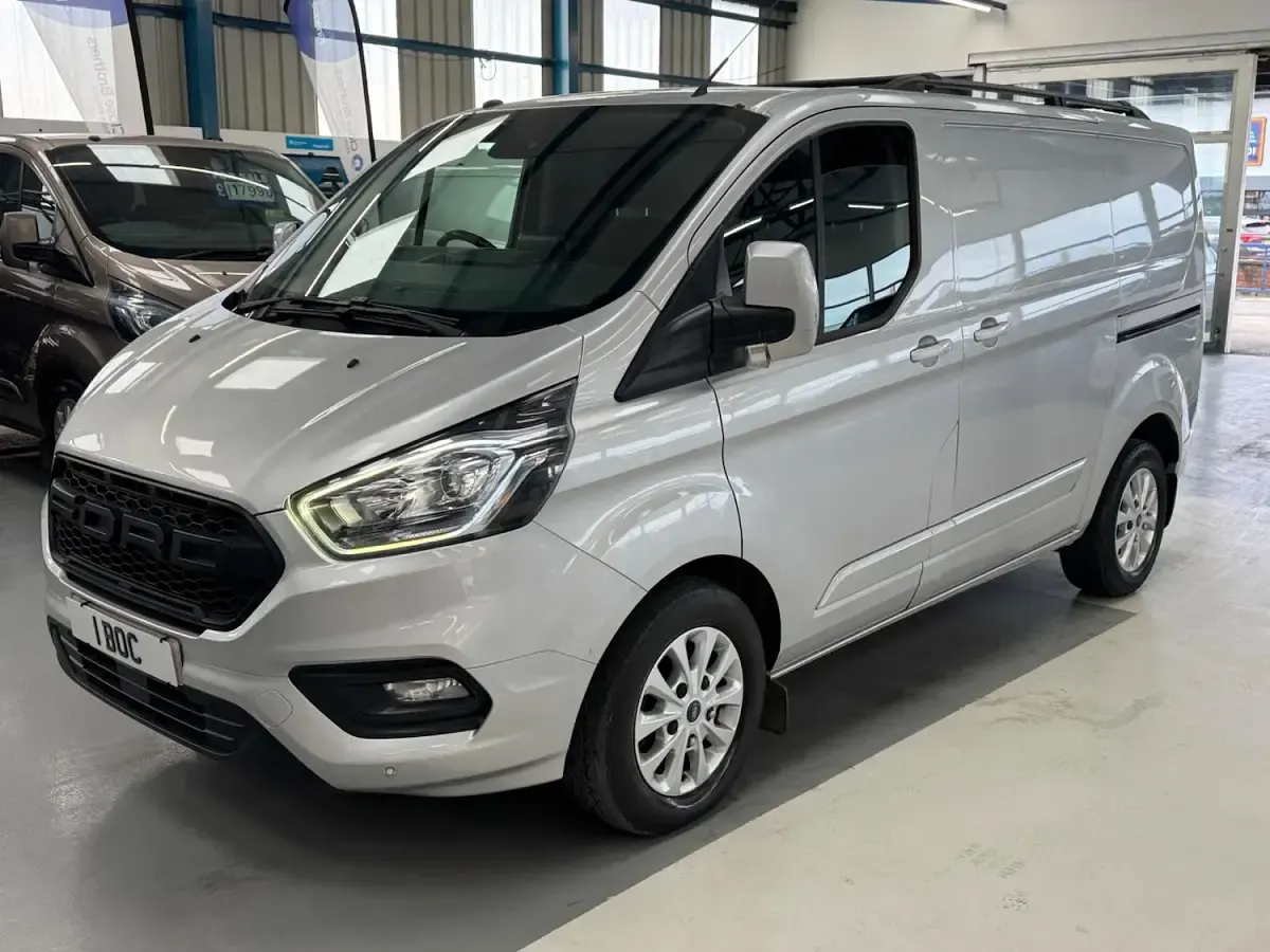 Used Ford Transit Custom Limited 130 HP (95 kW) 2019 Silver Van