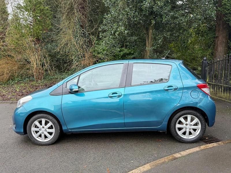 Used Toyota Yaris 101 HP (74 kW) 2012 Turquoise Hatchback