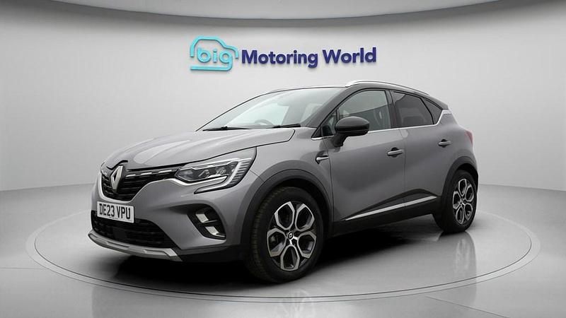 Second-hand Renault Captur Techno 145 CP (106 kW) 2023 Gri SUV