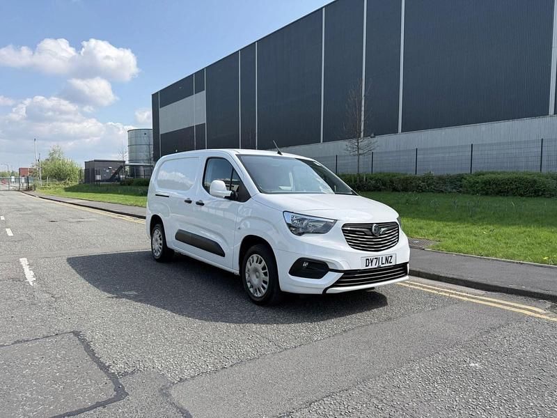 White Used 2021 Vauxhall Combo Sportive MPV | £7,990 (Fair price) - Image 1/4